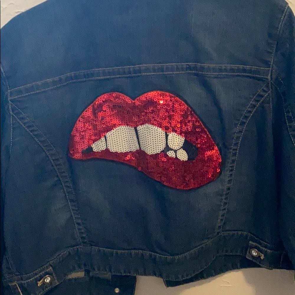Sequin lips Dentin Jacket